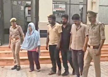 मेरठ में पत्नी ने प्रेमी संग रची खौफनाक साजिश, पति को नींद की गोलियां देकर जहरीला सांप से कटवाकर की हत्या; 4 गिरफ्तार