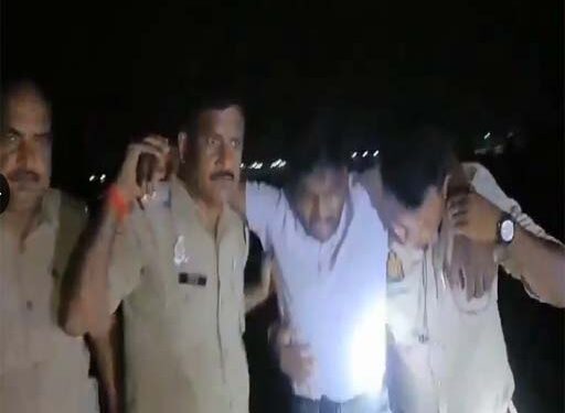 सुलतानपुर जिले में पुलिस मुठभेड़ में इनामी बदमाश सहित चार शातिर चोर गिरफ्तार, 11 लाख रुपये नकद और हथियार बरामद