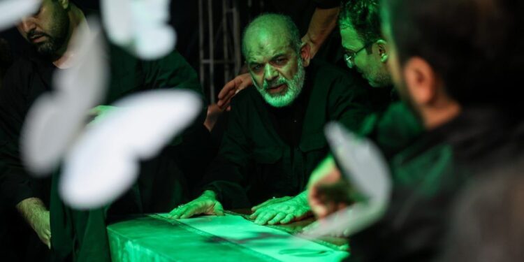 Khamenei के अंतिम संस्कार की तैयारी जारी, IRGC कमांडिंग इन चीफ, ब्रिगेडियर जनरल अहमद वाहिदी ने दी सबसे पहले श्रद्धांजलि