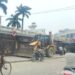 अयोध्या: सीतापुर नेत्र चिकित्सालय परिसर की दुकानों पर चला बुलडोजर, दुकानदारों में आक्रोश