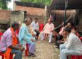 रुदौली: चार मासूमों की आंखों में आंसू देख कांप उठा दिल, पूर्व सांसद लल्लू सिंह पहुंचे पीड़ित परिवार के घर