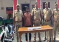 अयोध्या: एटीएम बदलकर ठगी करने वाला आरोपी गिरफ्तार, 19 एटीएम कार्ड और 28,500 रुपये बरामद