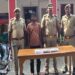 अयोध्या: एटीएम बदलकर ठगी करने वाला आरोपी गिरफ्तार, 19 एटीएम कार्ड और 28,500 रुपये बरामद