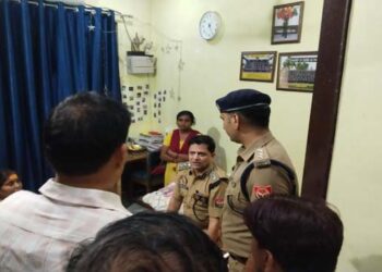 लखनऊ: प्रेम प्रसंग विवाद में छात्रा की गला रेतकर हत्या, आरोपी सहपाठी घटनास्थल पर घायल मिला