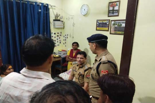 लखनऊ: प्रेम प्रसंग विवाद में छात्रा की गला रेतकर हत्या, आरोपी सहपाठी घटनास्थल पर घायल मिला