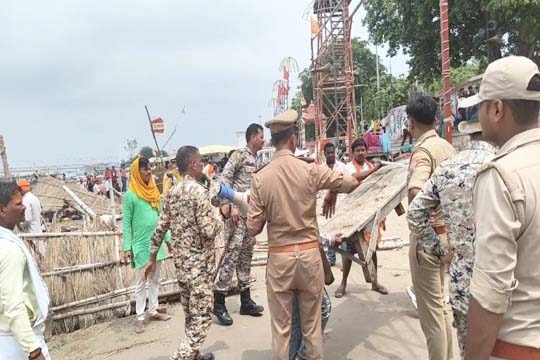 अयोध्या में सावन के पहले सोमवार से पहले व्यवस्थाओं को लेकर पुरोहित समाज में नाराजगी, तख्त-छप्पर हटाने से उपजा आक्रोश
