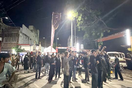 अयोध्या: रुदौली में अकीदत और गमगीन माहौल में निकला चेहल्लुम का पारंपरिक जुलूस, ‘या हुसैन’ की सदाओं से गूंज उठा नगर