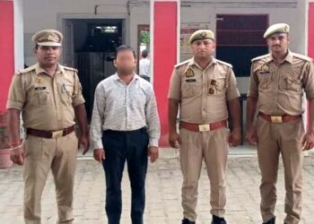 रुदौली में गलत ऑपरेशन करने के आरोप में वांछित फर्जी डॉक्टर गिरफ्तार