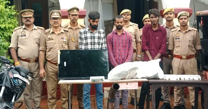 अयोध्या पुलिस की बड़ी कार्रवाई: लूट और चोरी के मामलों में वांछित तीन आरोपी गिरफ्तार
