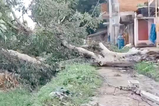 अयोध्या: जल जीवन मिशन के सर्वे के दौरान बड़ा हादसा, सेवानिवृत्त एडीएम इंदु भूषण वर्मा की मौत, चालक की हालत नाजुक